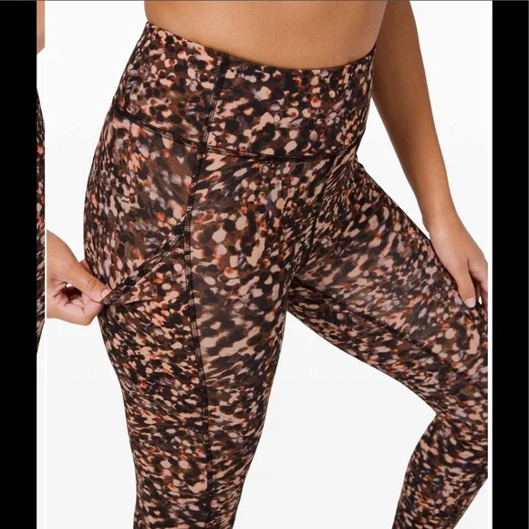 Lululemon Invigorate High-Rise Tight 25" NWOT - Picture 8 of 16